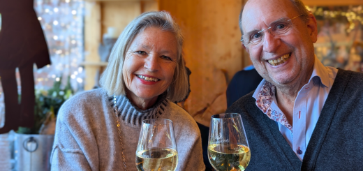 Heidi und Peter mit einem Weihnachtsgruß 2025